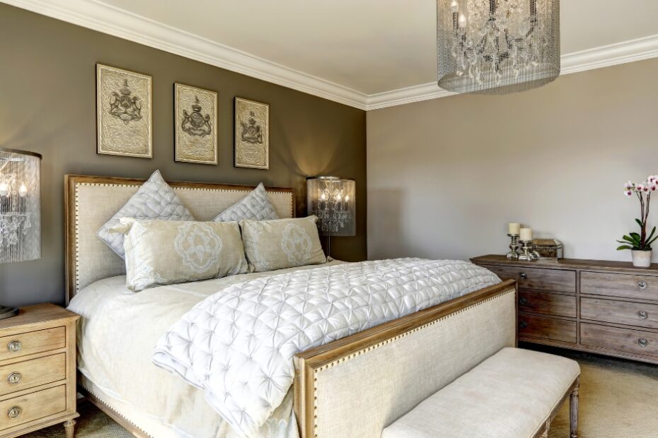 Decoração minimalista de luxo em quarto elegante com móveis sofisticados e iluminação suave.