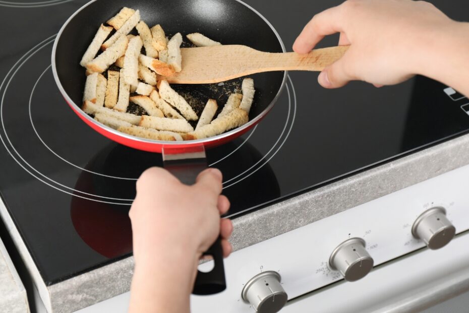 Aprenda a identificar panelas compatíveis com indução