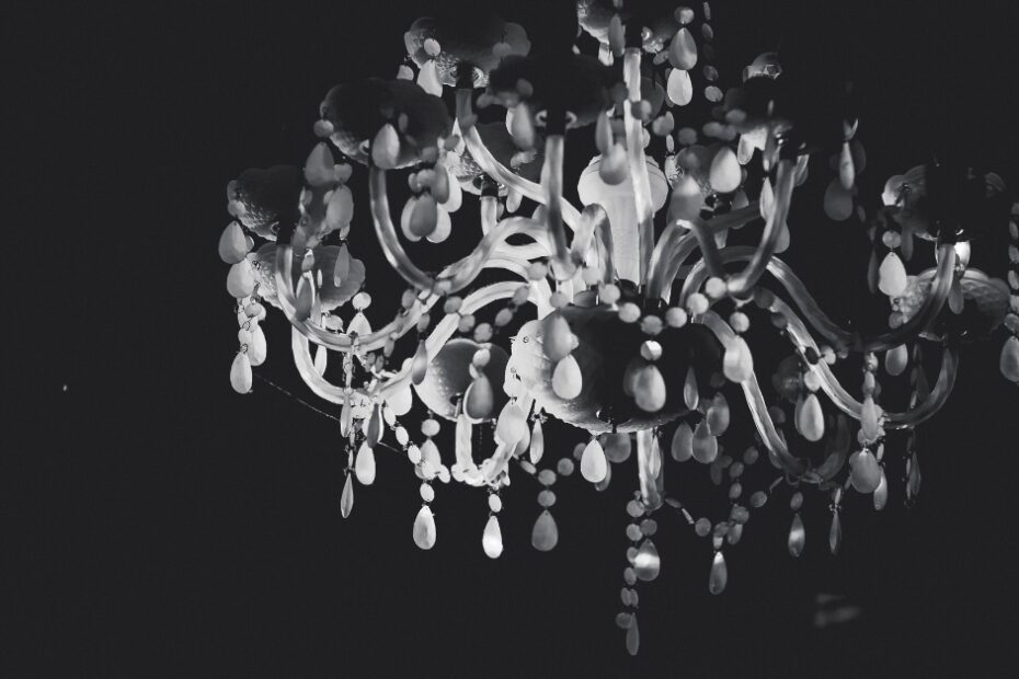 O Erro Silencioso Que Está Arruinando Salas de Jantar com Lustres de Luxo