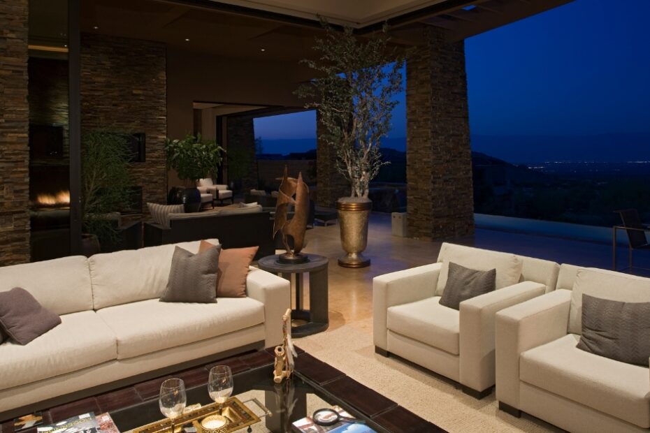 Descubra como escolher móveis de luxo e sofás de alto padrão para transformar sua sala em um ambiente sofisticado. Clique e inspire-se!