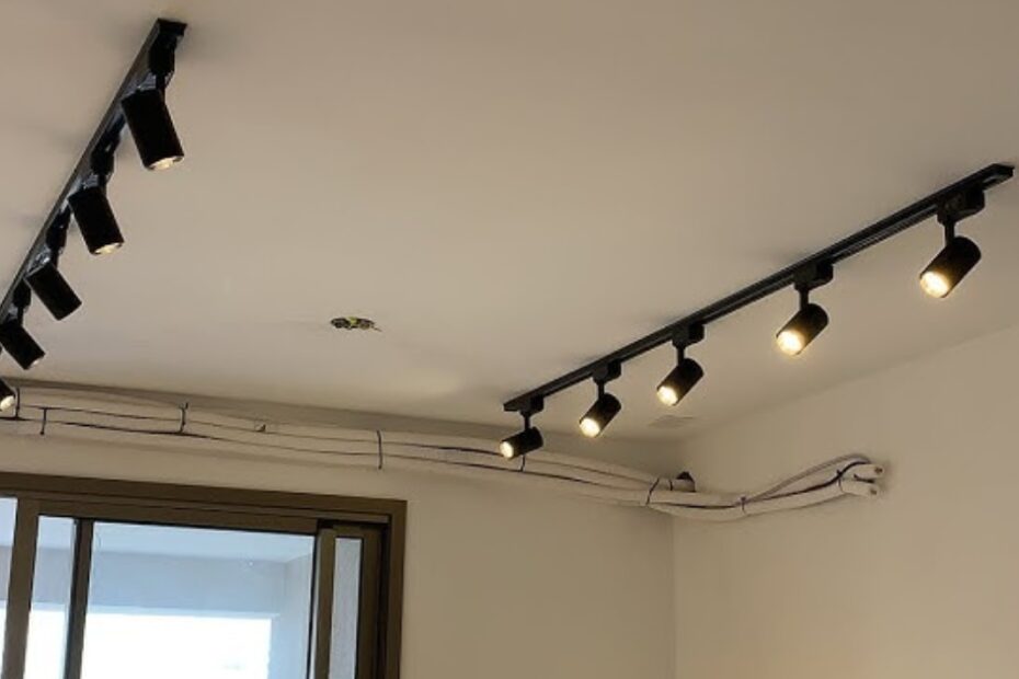 Descubra por que o trilho eletrificado está dominando projetos modernos de iluminação em 2025. Inspire-se e transforme sua decoração com estilo e inovação!