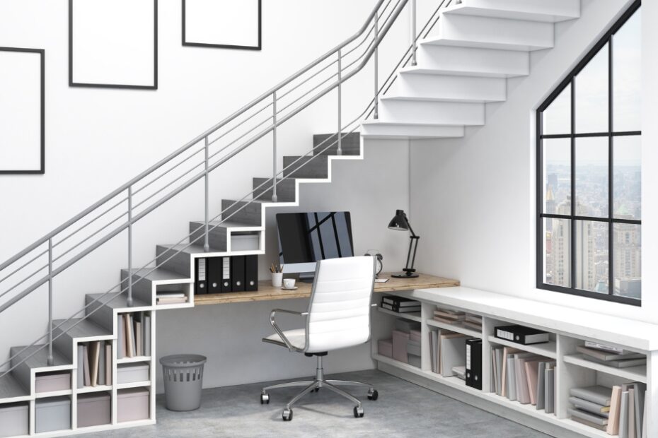 Decoração embaixo da escada