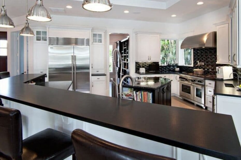 Granito Preto na Cozinha Planejada