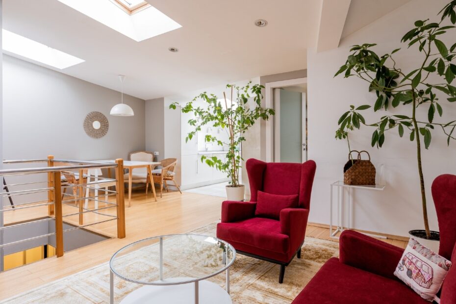 Cadeiras para sala com design ergonômico e acabamento sofisticado.