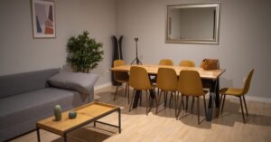 Decoração de Sala Pequena com Mesa de Jantar e Sofá