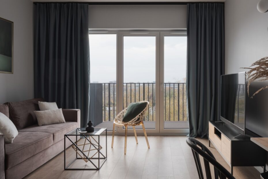 Dicas para decorar sala pequena e simples com estilo, otimizando espaço, conforto e funcionalidade sem perder elegância.