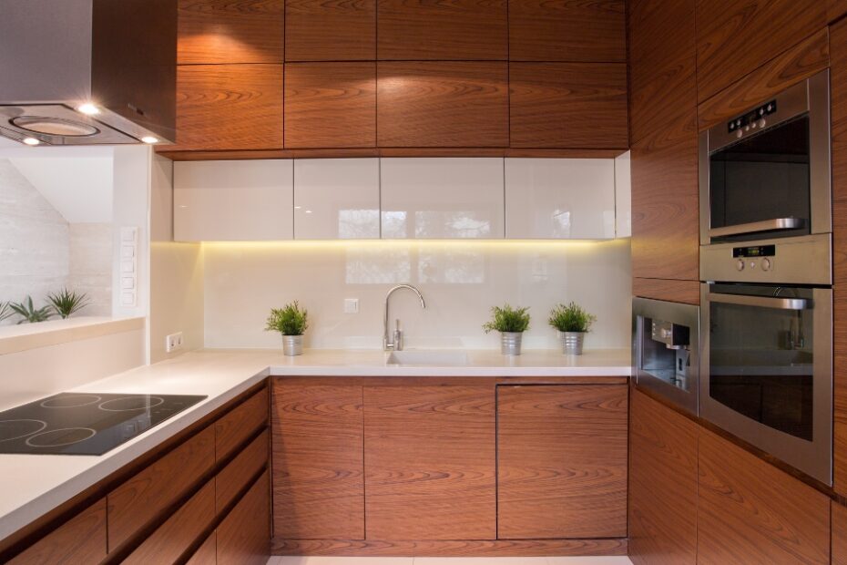 Descubra como escolher o armário de cozinha completo ideal, combinando funcionalidade e elegância para transformar sua cozinha em um ambiente prático e sofisticado.