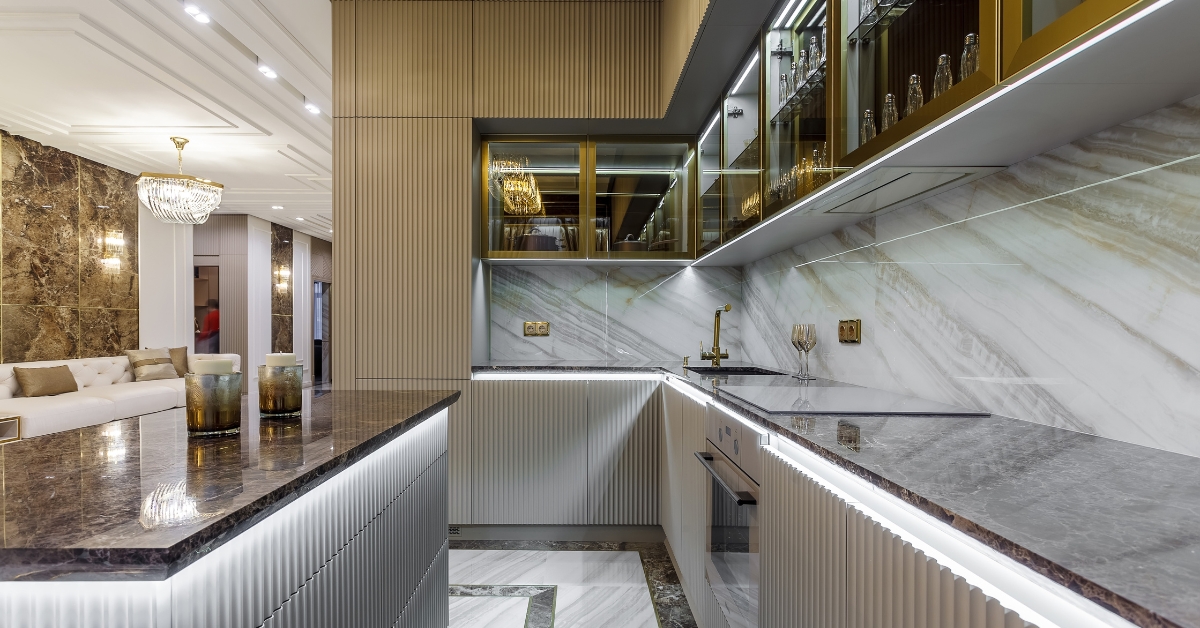 Descubra por que um armário de cozinha planejado é a escolha ideal para otimizar o espaço, agregar estilo e aumentar a durabilidade na sua cozinha.