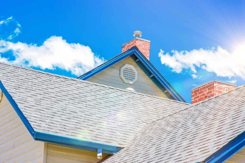 Casas modernas com telhado aparente: descubra como esse estilo inovador está revolucionando o design residencial com elegância e funcionalidade.