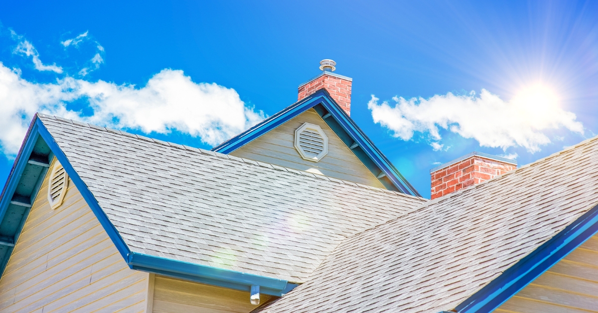 Casas modernas com telhado aparente: descubra como esse estilo inovador está revolucionando o design residencial com elegância e funcionalidade.