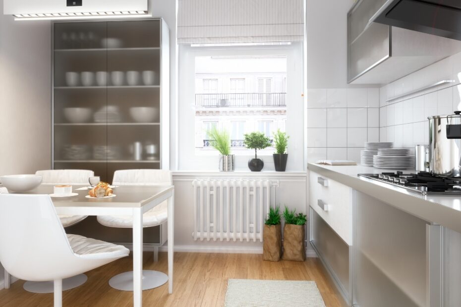 Cozinha planejada moderna e elegante, maximizando espaço com design inteligente e móveis sob medida para casa.