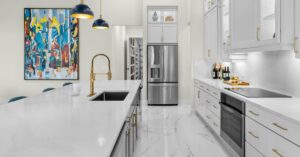 Descubra como a cozinha com ilha no meio pode transformar seu espaço, oferecendo funcionalidade, estilo e integração com outros ambientes da casa.