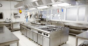 Descubra como escolher o melhor fogão industrial com forno para sua cozinha. Conheça modelos e benefícios. Consulte nosso guia completo!