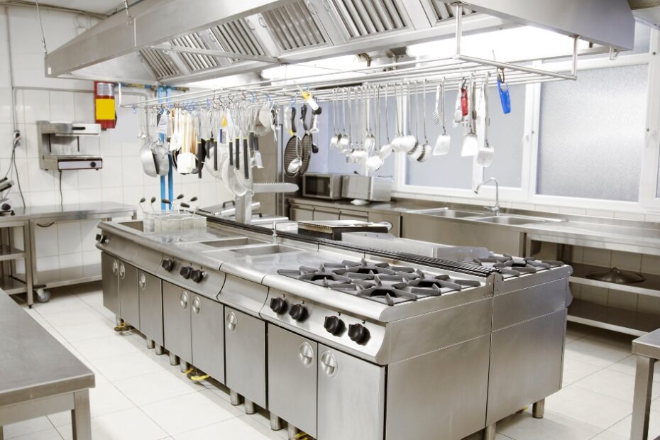 Descubra como escolher o melhor fogão industrial com forno para sua cozinha. Conheça modelos e benefícios. Consulte nosso guia completo!