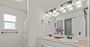 Luminária para banheiro: como escolher a iluminação ideal para transformar seu espaço com estilo e funcionalidade.