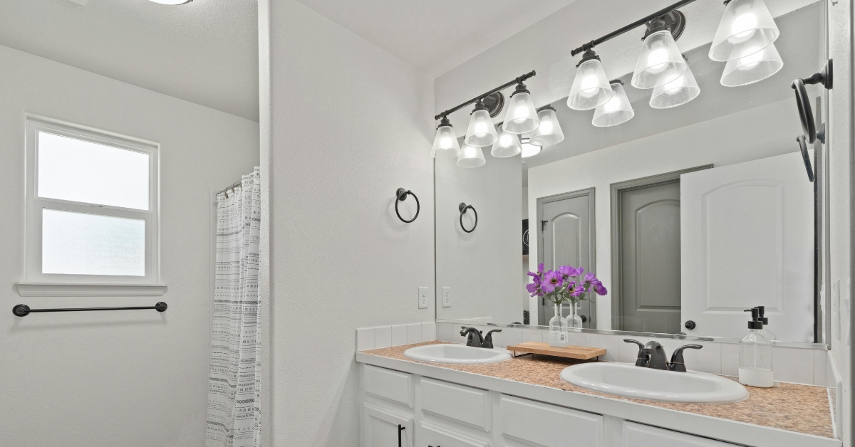 Luminária para banheiro: como escolher a iluminação ideal para transformar seu espaço com estilo e funcionalidade.