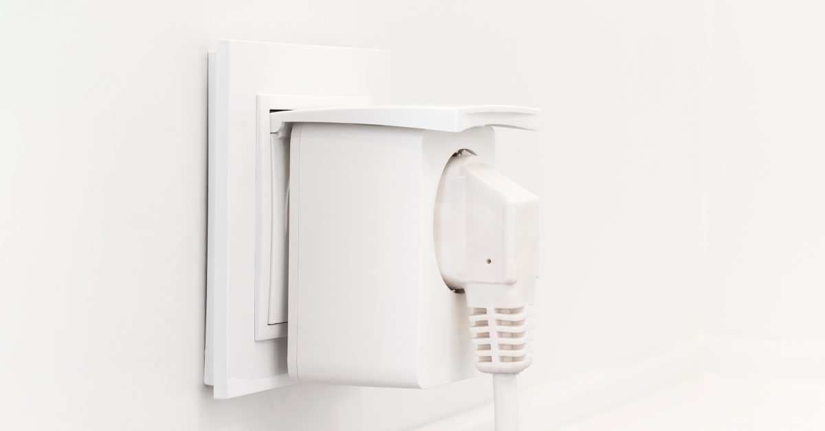 Tomada inteligente Alexa controla aparelhos via comando de voz, oferecendo praticidade e economia de energia para sua casa com integração de dispositivos.