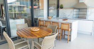 Transforme seu espaço com uma área gourmet pequena, funcional e prática. 5 passos para criar o ambiente perfeito para receber bem.