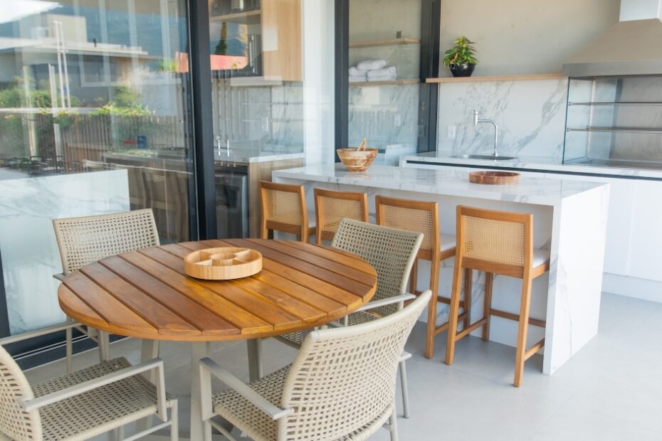 Transforme seu espaço com uma área gourmet pequena, funcional e prática. 5 passos para criar o ambiente perfeito para receber bem.