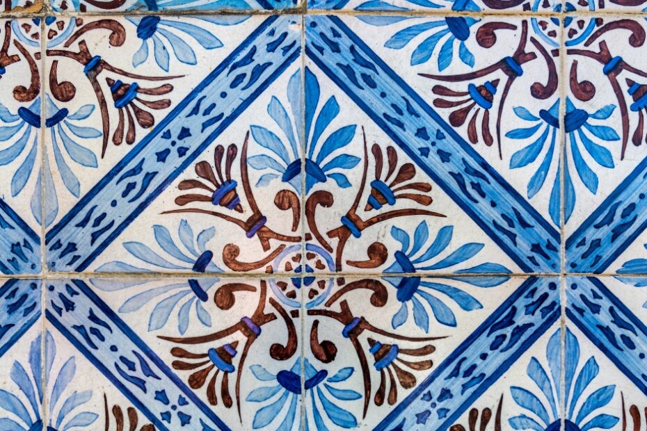 Azulejo português: a tradição que transforma ambientes modernos com elegância e sofisticação.