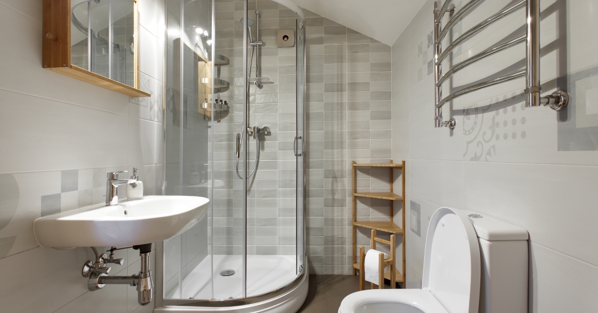 Decoração prática e estilosa para pequenos banheiros, com dicas de aproveitamento de espaço, cores e tendências para criar um ambiente funcional e moderno.