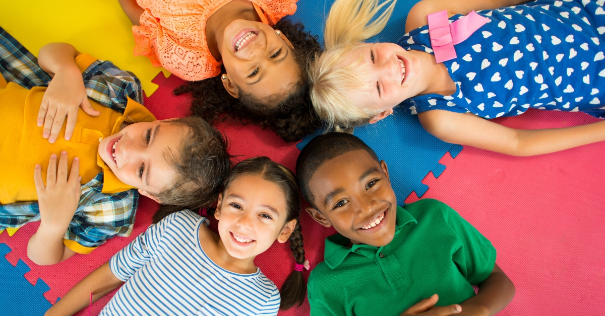 Decoração para o Dia das Crianças: 7 ideias criativas para criar um ambiente encantador com cores, temas lúdicos e móveis divertidos.