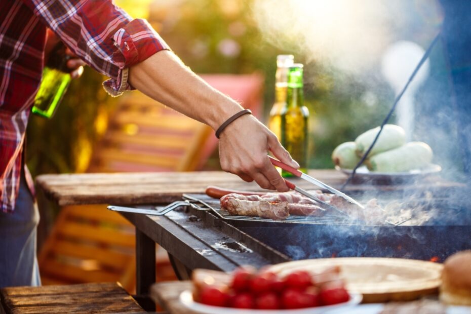 Revestimento para área gourmet, criando um ambiente funcional e elegante para momentos especiais com estilo e conforto.