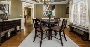 "Descubra os 5 tapetes para sala de jantar que transformam seu ambiente com estilo, conforto e sofisticação para momentos inesquecíveis.