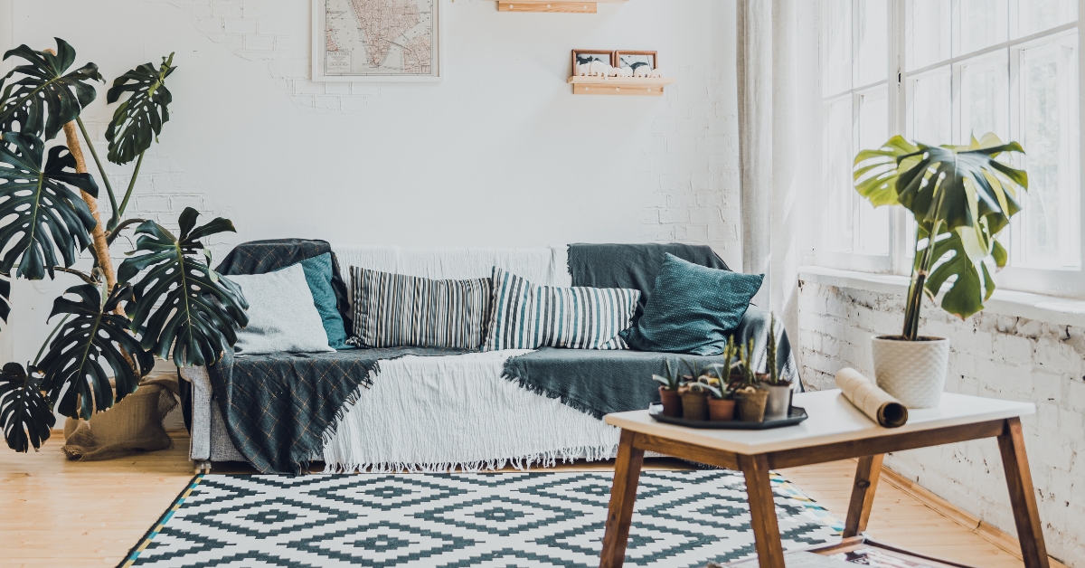 Descubra como escolher o tapete perfeito para sua sala com dicas sobre tamanho, material, cor e estilo para transformar seu ambiente.