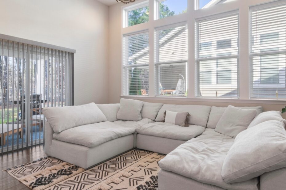 Descubra os 7 tapetes para sala de estar que transformam o ambiente com estilo, conforto e elegância, perfeitos para qualquer decoração.