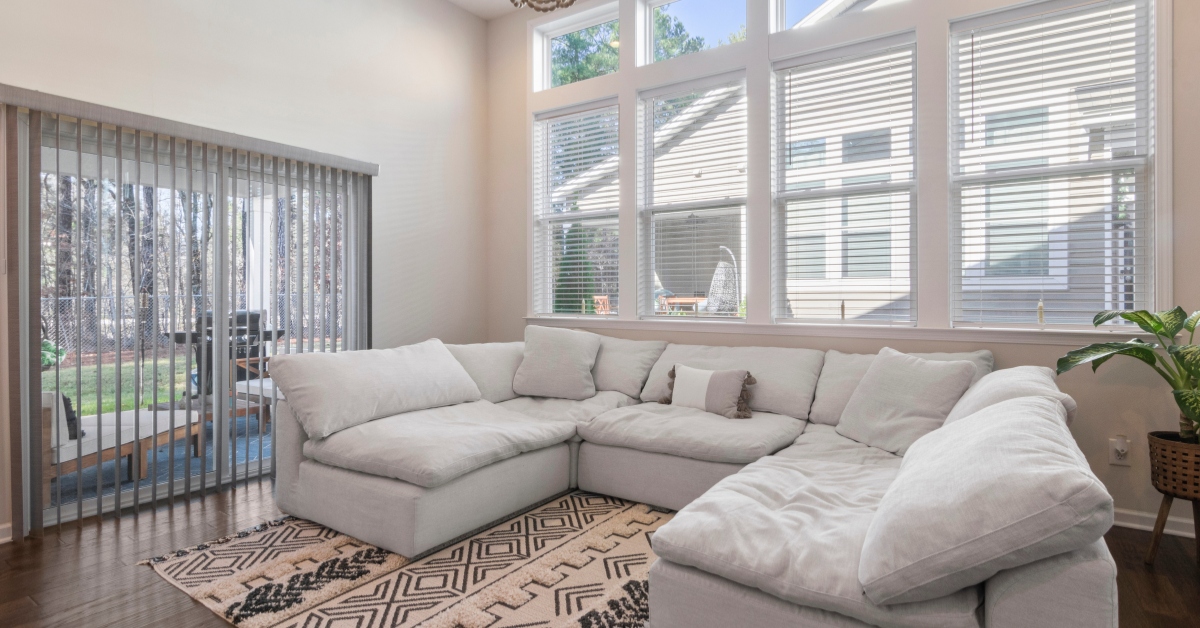 Descubra os 7 tapetes para sala de estar que transformam o ambiente com estilo, conforto e elegância, perfeitos para qualquer decoração.