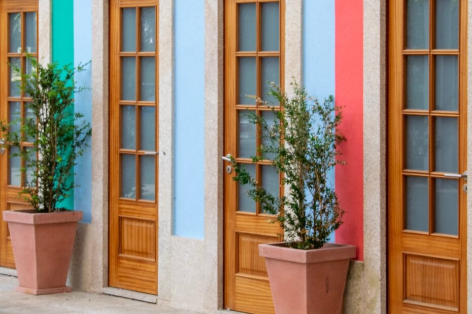 Tendências de cores para 2025 em decoração: descubra as paletas que vão dominar os ambientes, trazendo sofisticação, equilíbrio e harmonia aos espaços.