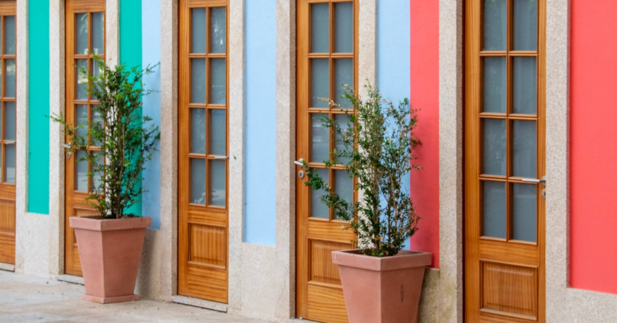 Tendências de cores para 2025 em decoração: descubra as paletas que vão dominar os ambientes, trazendo sofisticação, equilíbrio e harmonia aos espaços.