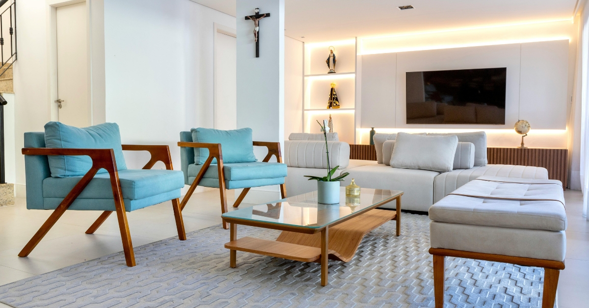 Transforme sua casa com truques de decoração que otimizam espaço e adicionam sofisticação, criando um ambiente moderno e funcional.