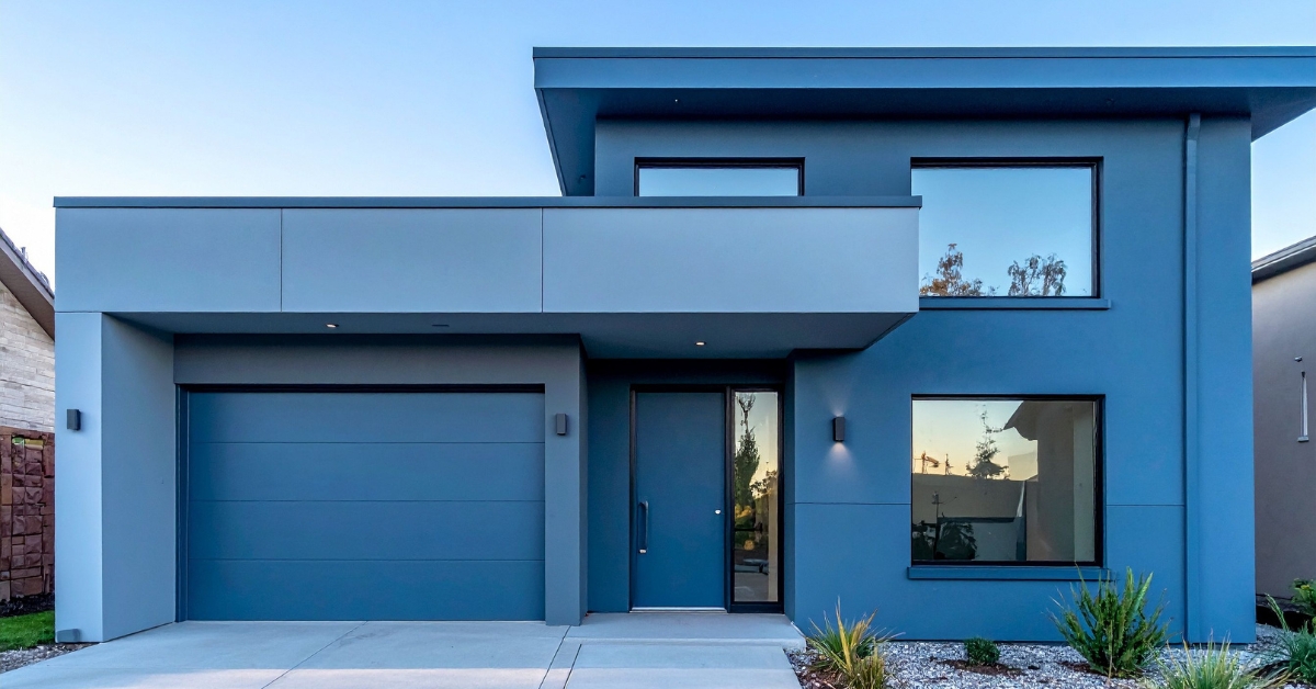 Fachada de casa moderna em 2025, com tendências de materiais naturais, linhas retas e sustentabilidade para diferentes estilos e tamanhos de casas.