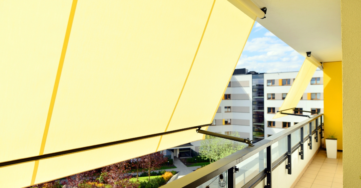 Descubra como escolher o melhor toldo cortina retrátil para varanda, combinando conforto, estilo e praticidade para o seu espaço externo.