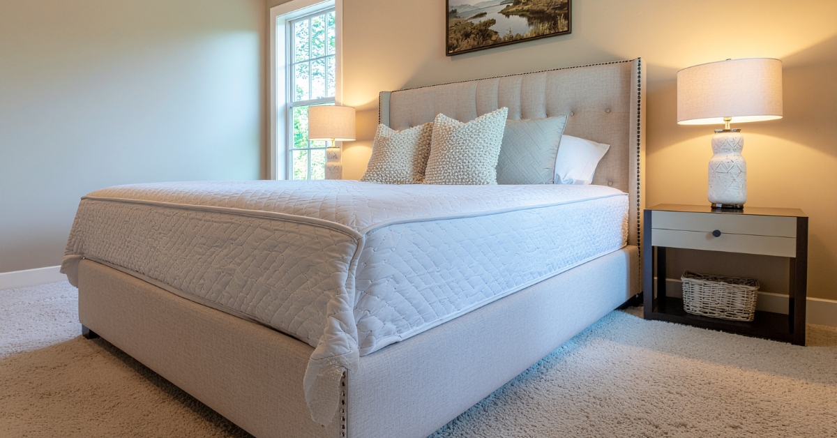 Descubra como a combinação de cabeceira com criado mudo pode transformar seu quarto, trazendo estilo e funcionalidade para um ambiente moderno.